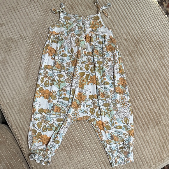 kate quinn Other - Kate Quinn Floral Romper with Adjustable Straps and snap closure Size 18-24M